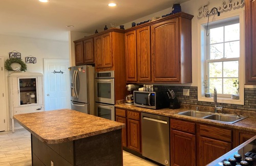 Williamstown Casa | Spacious 5-bedroom country home in serene Williamstown near the Ark and lake