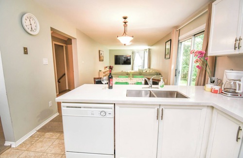 Alcona Cabaña | Spacious 5-Bedroom Vacation Home Near Lake Simcoe – Perfect for Family Gathering
