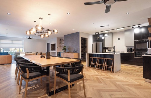 Stellenbosch Casa | Spacious 5-bedroom family friendly house with Wi-Fi, AC in superb Stellenbosch
