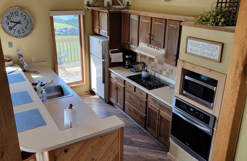 Mancelona Condominio | Spacious 5 beds,2 full baths Golf, ski, Sleeps 6, KING bed, Wi-Fi close to Lakes