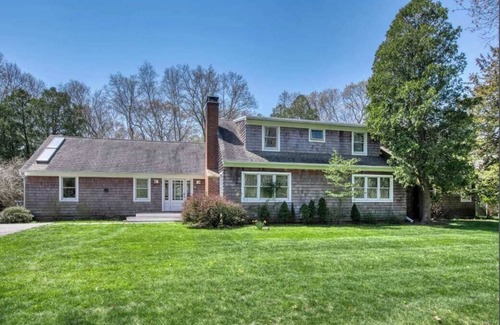Springs Casa | Spacious 5-BR 4-Bath Pool in East Hamptons