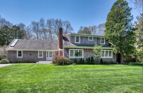Springs Casa | Spacious 5-BR 4-Bath Pool in East Hamptons