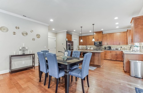 Beaverton Casa | Spacious 5-BR Family Home w/ Backyard, AC, WiFi – Kid-Friendly Neighborhood!