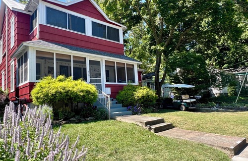 Lakeside Casa | Spacious 5 Bedroom House On Double Lot In Lakeside One Block From The Lake!
