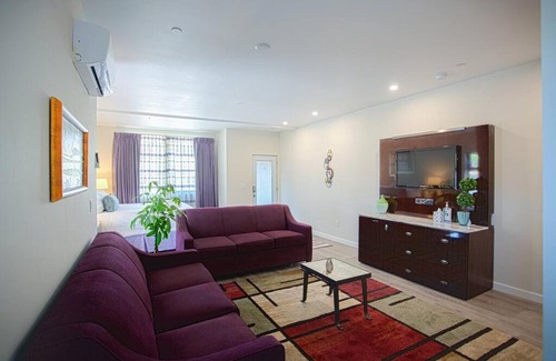 Bankers Hill Apartamento | Spacious 500 sqft Studio with Balboa Park View