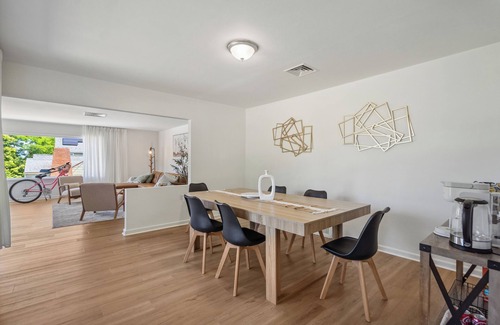 SeaTac Casa | Spacious 5B2B home 5 min to airport with AC, Game Room, Sleeps 16