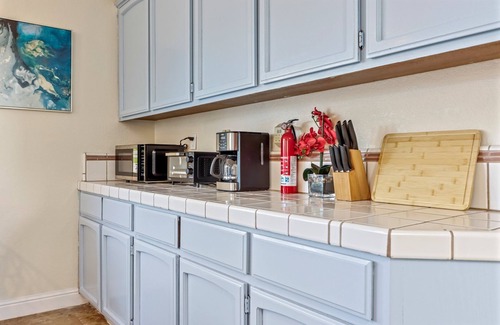 Elk Grove Casa | Spacious 5BD 3BR Home with Pool table & Air hockey table in Safe Neighborhood