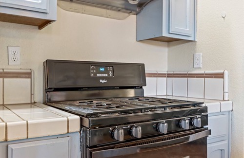 Elk Grove Casa | Spacious 5BD 3BR Home with Pool table & Air hockey table in Safe Neighborhood