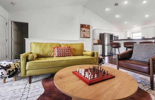 Lincoln Casa | Spacious 5BD - UNL 5mins - BBQ, Games & Backyard