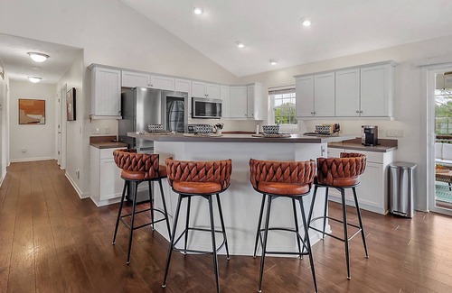 Lincoln Casa | Spacious 5BD - UNL 5mins - BBQ, Games & Backyard
