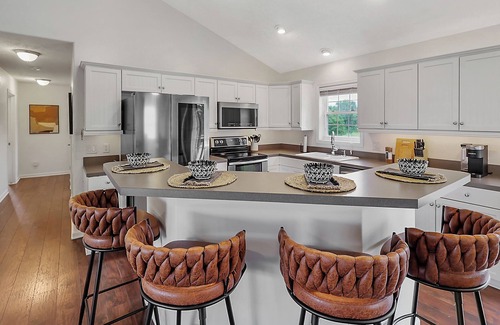Lincoln Casa | Spacious 5BD - UNL 5mins - BBQ, Games & Backyard