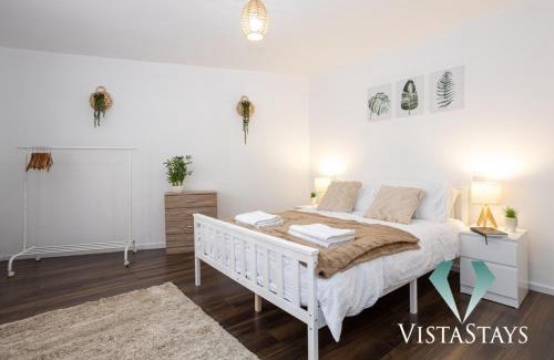 Belle Vue Casa | Spacious 5BDR House By Vista Stays Short Lets & Serviced Accommodation Manchester With Free WiFi, Parking & Netflix
