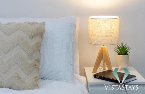 Belle Vue Casa | Spacious 5BDR House By Vista Stays Short Lets & Serviced Accommodation Manchester With Free WiFi, Parking & Netflix