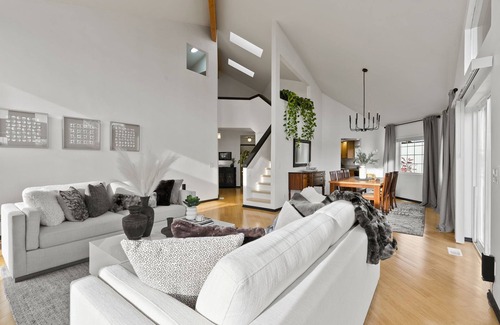 Spokane Casa | Spacious 5bedroom house with beautiful views of Spokane River & centennial trail