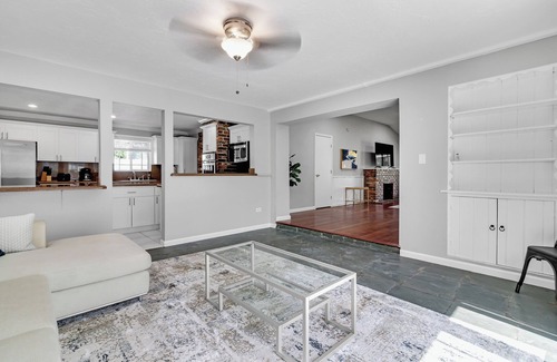 El Portal Casa | Spacious 5BR/2BA Home in FL with Pool!