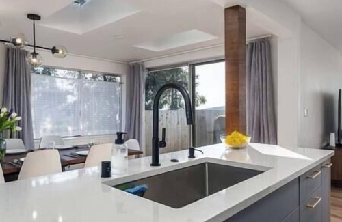 University Place Casa | Spacious 5BR/4BA: Water Views, Step-Free Main Level & Next to Chamber Bay Golf