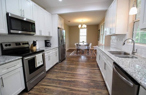Warrington Casa | Spacious 5BR home. 10 min to NAS. 20 min to beach