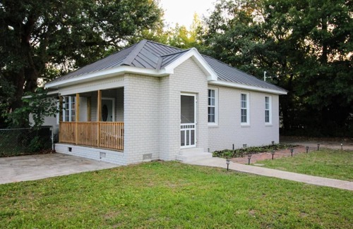 Warrington Casa | Spacious 5BR home. 10 min to NAS. 20 min to beach