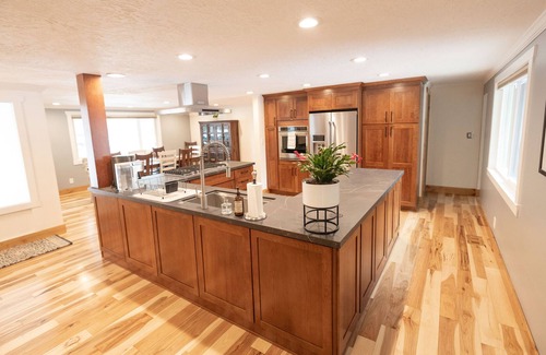 Murray Casa | Spacious 5BR home 20 min to downtown and mountains!