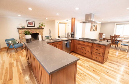 Murray Casa | Spacious 5BR home 20 min to downtown and mountains!