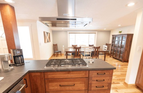 Murray Casa | Spacious 5BR home 20 min to downtown and mountains!