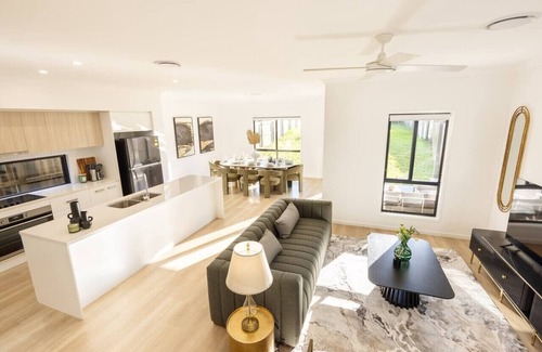 Sunnybank Casa | Spacious 5BR Home in Heart of Sunnybank |Sleeps 10