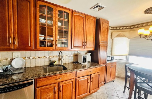 Syosset Casa | Spacious 5BR Home Sleeps 10 Near NYC & Long Island Beaches