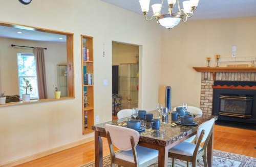 Cuddebackville Casa | Spacious 5BR, Home Theater, Full Kitchen, Near Wineries