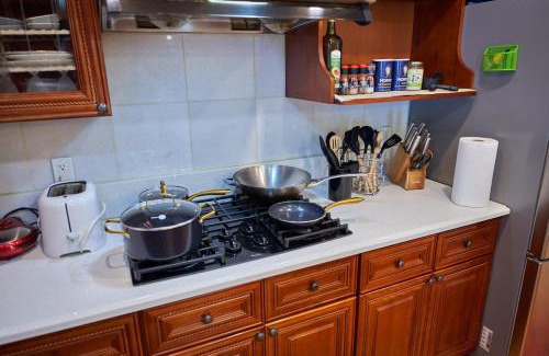 Cuddebackville Casa | Spacious 5BR, Home Theater, Full Kitchen, Near Wineries