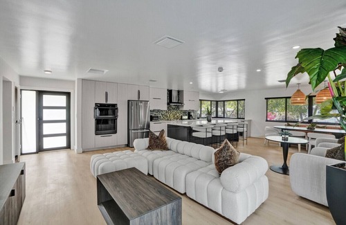 Biscayne Park Casa | Spacious 5BR Miami Oasis w/ Pool