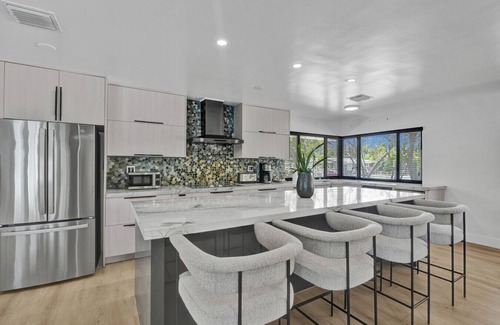 Biscayne Park Casa | Spacious 5BR Miami Oasis w/ Pool