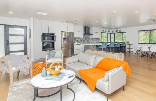 North Miami Casa | Spacious 5BR Miami Oasis w Pool