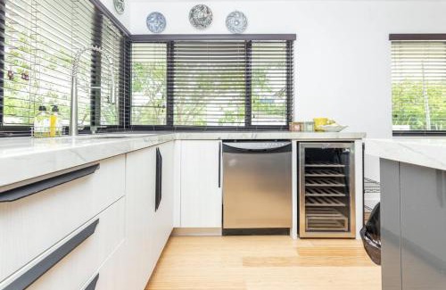 North Miami Casa | Spacious 5BR Miami Oasis w Pool