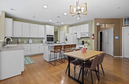 Bowie Casa | Spacious 5BR Retreat w/Piano & Pool Table – Near DC & Baltimore