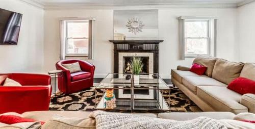 Detroit Casa | Spacious 5BR - Sleeps 10 - University District home