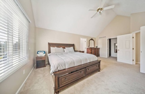 Solon Casa | Spacious 5BR Solon Home - BBQ Grill, Fire Pit