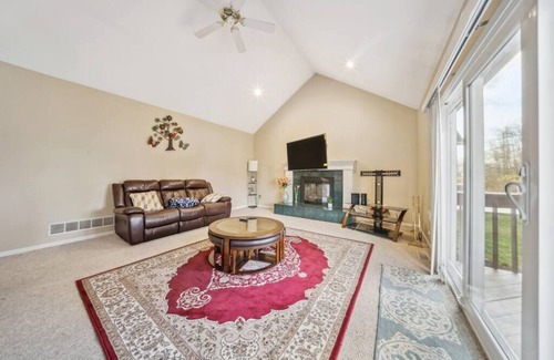 Solon Casa | Spacious 5BR Solon Home - BBQ Grill, Fire Pit