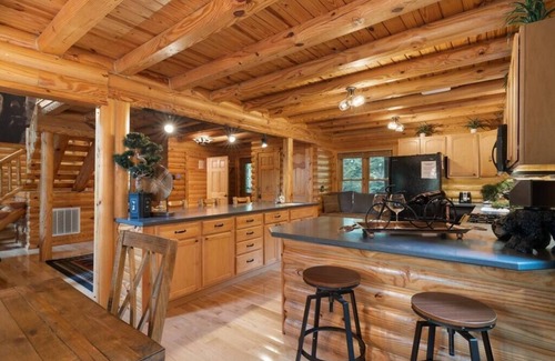 Skyland Cabina | Spacious 6-bedroom lodge in lovely Hendersonville