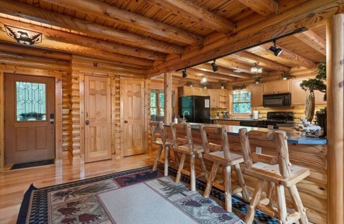 Skyland Cabina | Spacious 6-bedroom lodge in lovely Hendersonville