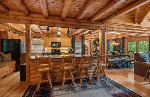 Skyland Cabina | Spacious 6-bedroom lodge in lovely Hendersonville