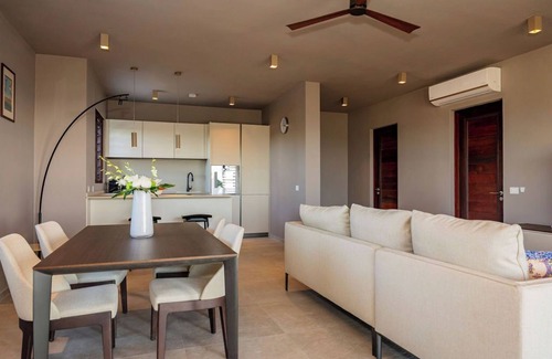 Jolly Harbour Casa | Spacious 6 bedroom hillside villa w/ infinity pool, gym, and stunning views.