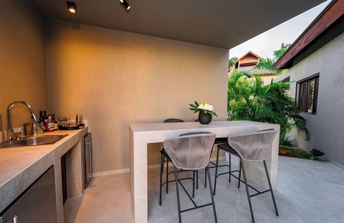 Jolly Harbour Casa | Spacious 6 bedroom hillside villa w/ infinity pool, gym, and stunning views.