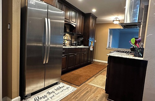 Austin Casa | Spacious 6-bedroom 3 Bathroom house. Near UT, Downtown, COTA & Lots More