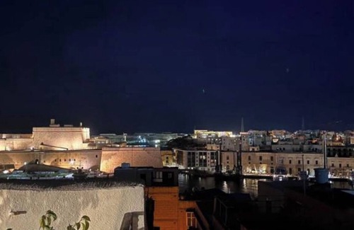 Senglea Casa | Spacious, 6-bedroom, 500 year old house of character, inc WiFI & AC in Senglea