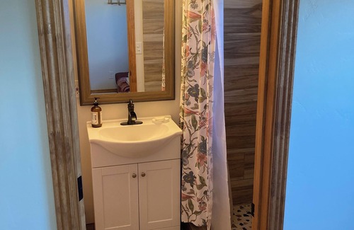 Downey Cabina | Spacious 6-bedroom, 6 bathroom lodge at Malad Summit with WiFi, AC.