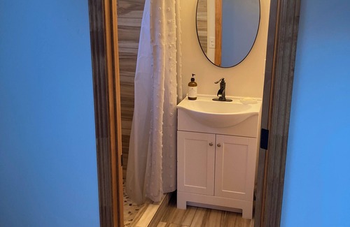 Downey Cabina | Spacious 6-bedroom, 6 bathroom lodge at Malad Summit with WiFi, AC.