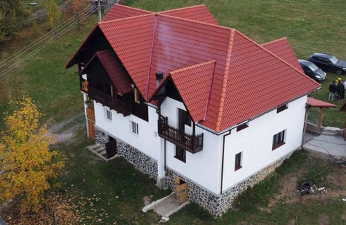 Calatele Chalet De Esquí | Spacious 6-bedroom chalet in marvelous Călățele near Beliș with WiFi