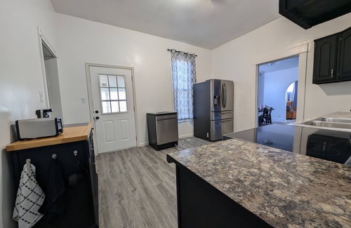 Evansville Casa | Spacious 6-bedroom house in Evansville