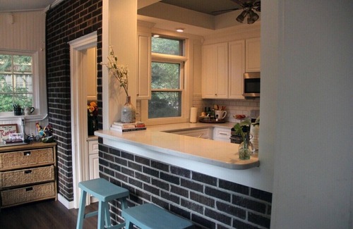 Tyler Park Casa | Spacious 6-bedroom house with AC and WiFi in Louisville's Highlands neighborhood