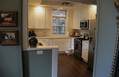 Tyler Park Casa | Spacious 6-bedroom house with AC and WiFi in Louisville's Highlands neighborhood